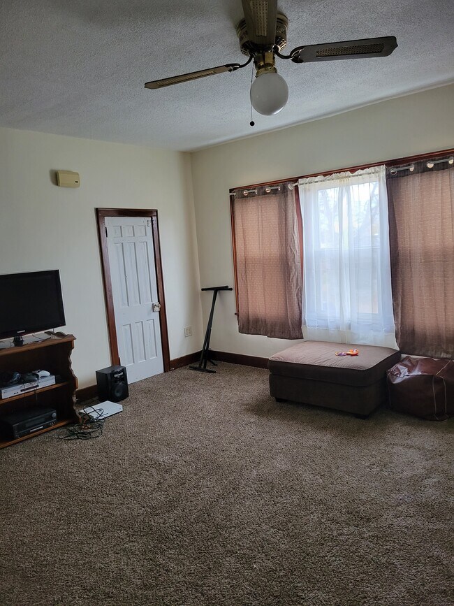 Sala de estar - 322 S 9th St