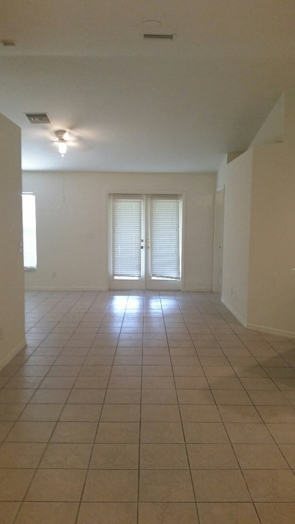 Building Photo - Great Duplex in Cape Coral with Garage ava...