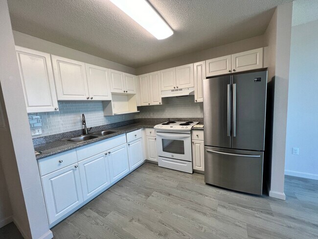 Building Photo - 801 South Street 2-bedroom 1-bath with 2 p...