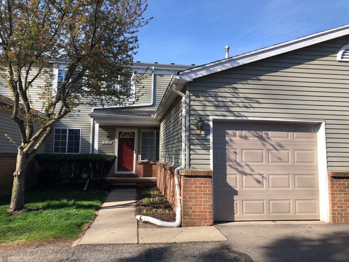 2120 Woodrow Wilson Blvd Unit 10, West Bloomfield, MI 48324 Condo for
