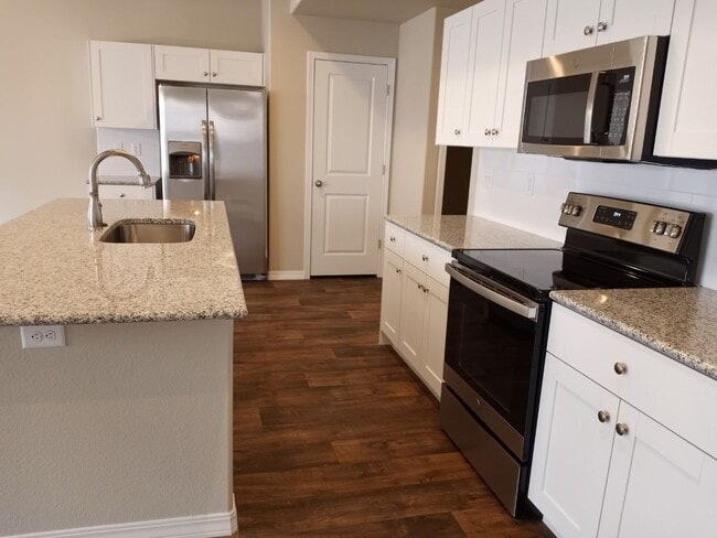 Foto del edificio - 3 Bed 2.5 Bath Home with AC!