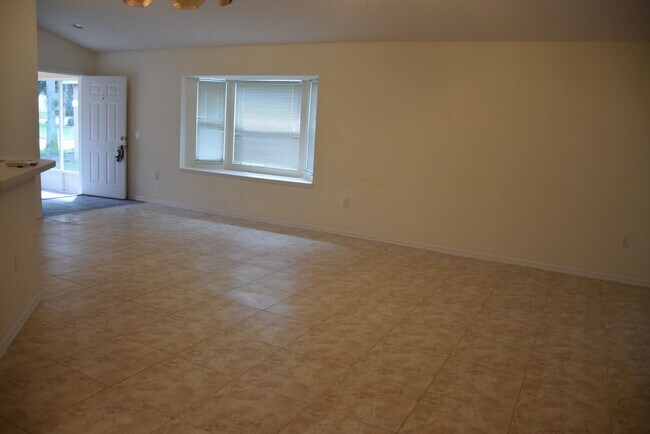 Foto del edificio - Beautiful 3 bedroom home with a den or office located in the prestigious Southern Dunes man gated...