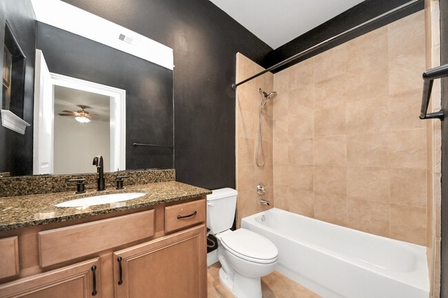 Building Photo - 3813 Center Plaza Dr