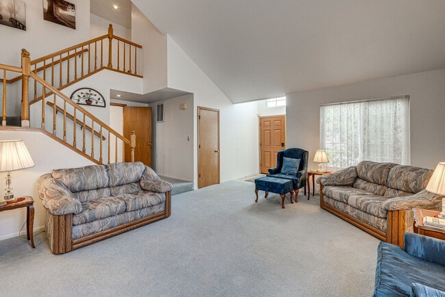 Building Photo - 2033 Silvercrest Dr