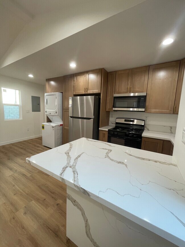 Foto del edificio - 1346 W 37th St