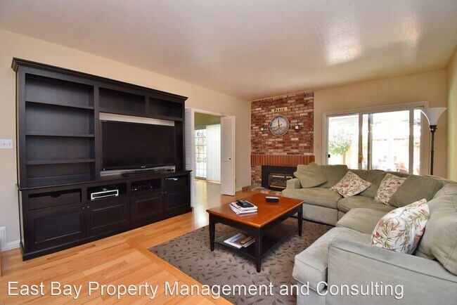 Building Photo - 4 br, 2 bath House - 5589 Black Ave.