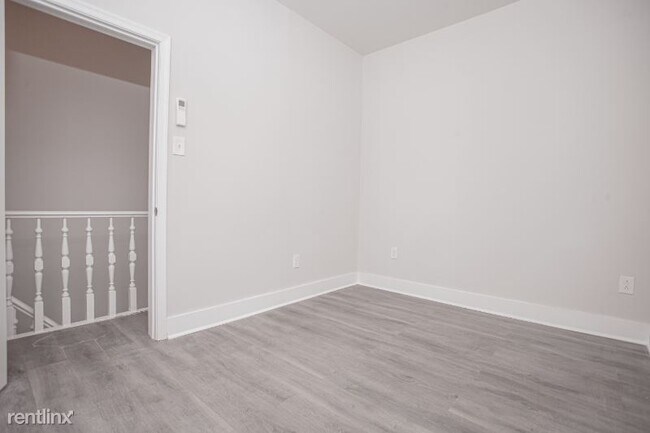 Building Photo - 1 br, 1 bath Townhome - 1235 W Huntingdon St