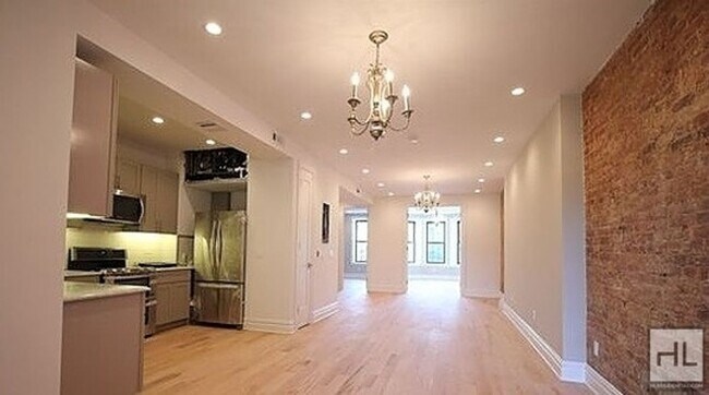 Building Photo - EASTERN PARKWAY / Remarkable Renovated 4-B...