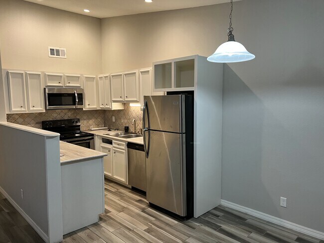 Foto del edificio - 812 Hardy Springs Cir