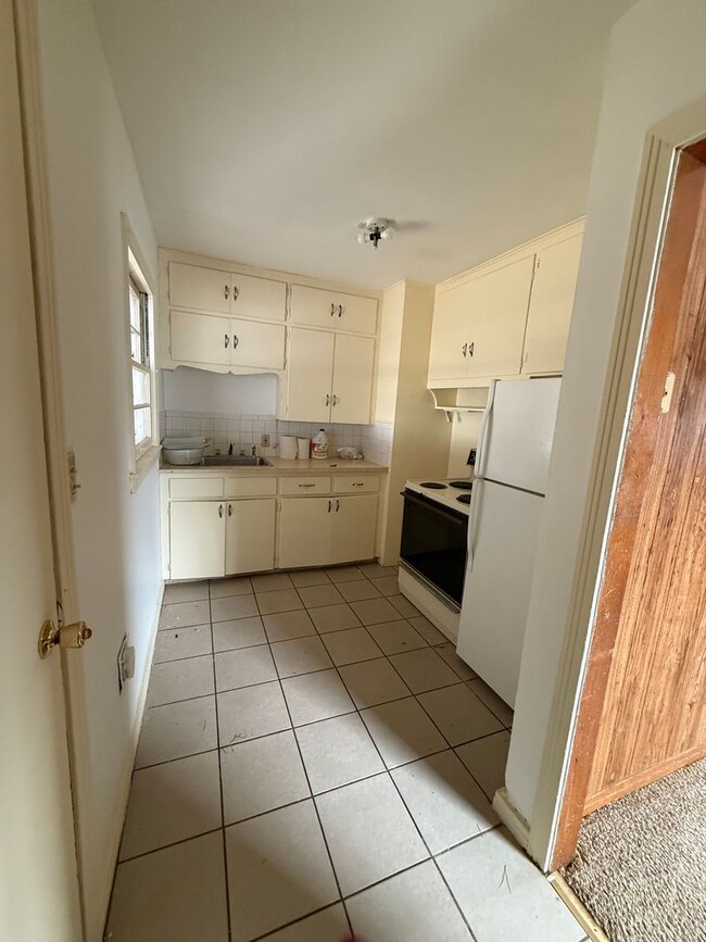 Foto del edificio - 1 Bedroom, 1 Bathroom House with Detached ...