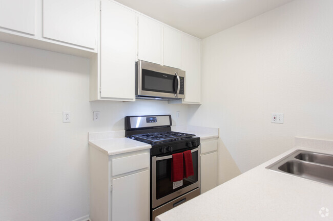 Windward Isle Apartments photo'