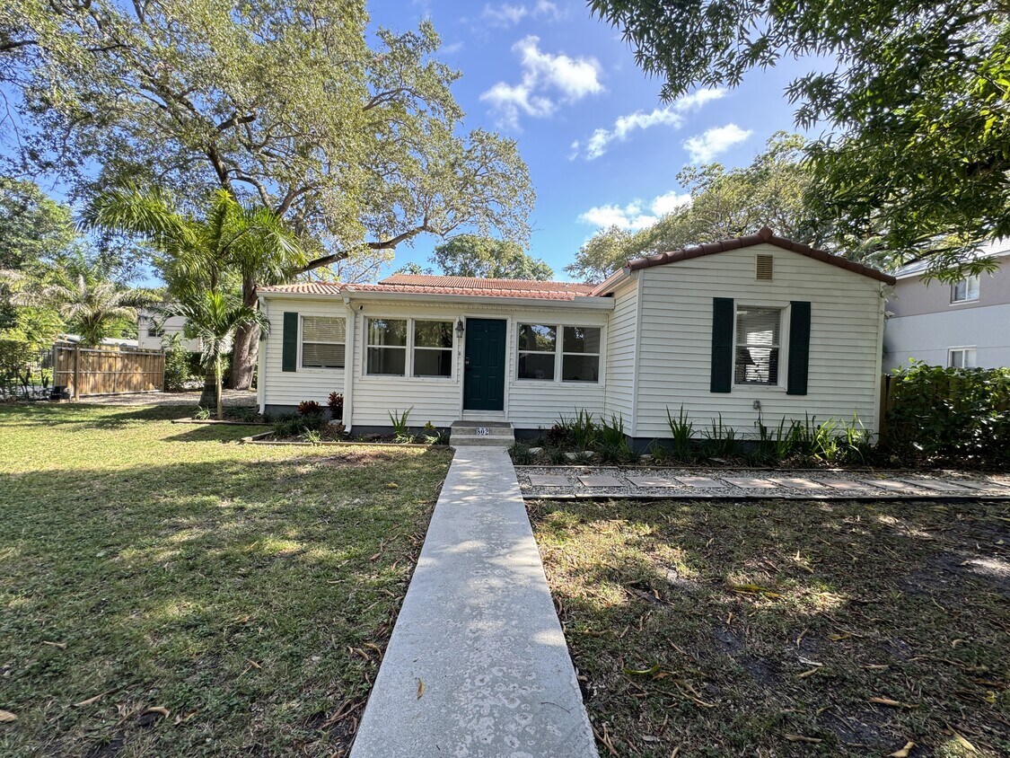 Primary Photo - 802 SW 14th Ave