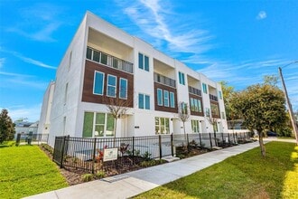 Building Photo - 121 E Warren Ave