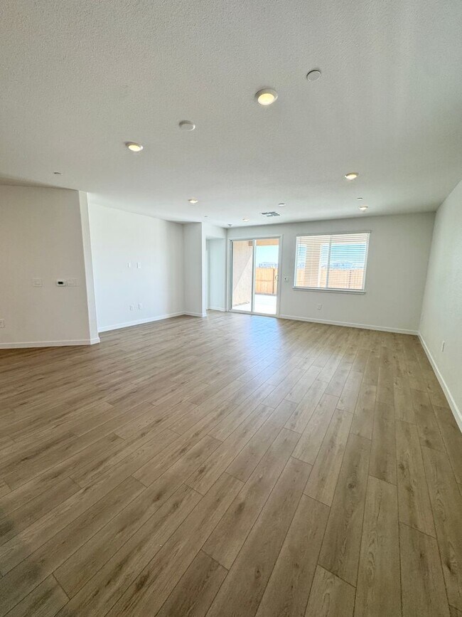 Building Photo - 5372 Island Yacht Wy