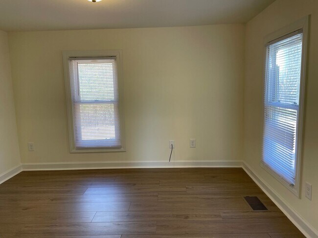 Foto del edificio - Newly Renovated 2-3 Bed, 1 bath home locat...