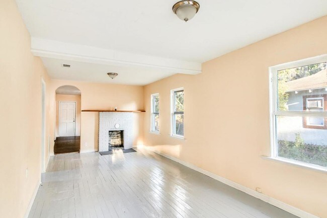 Foto del edificio - 3621 Potter St.