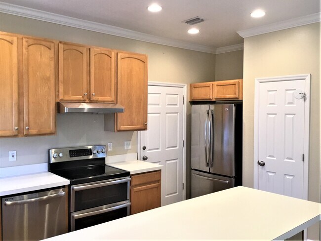 Building Photo - 1520 Presidio Drive