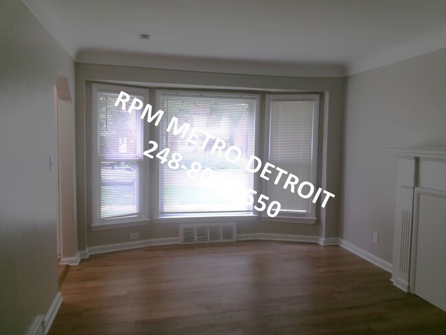 Building Photo - MOVE IN READY 3 BEDROOM BUNGALOW in DETROIT