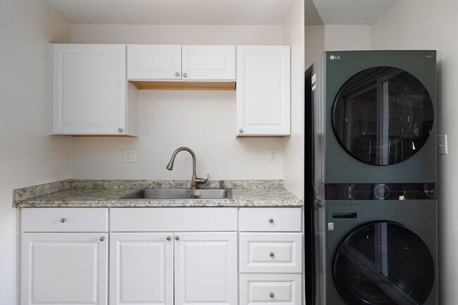 Building Photo - 767 Ball Ave