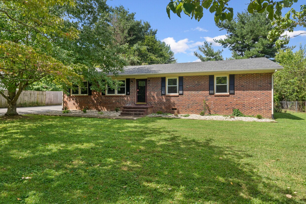 Primary Photo - 443 Murphy Rd