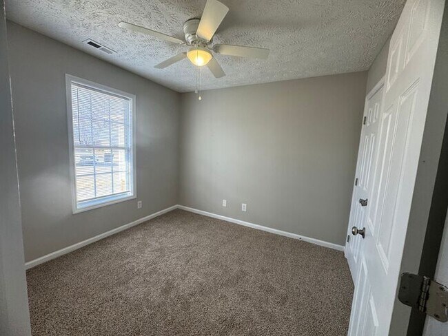 Foto del edificio - 1453 Ferndell Dr