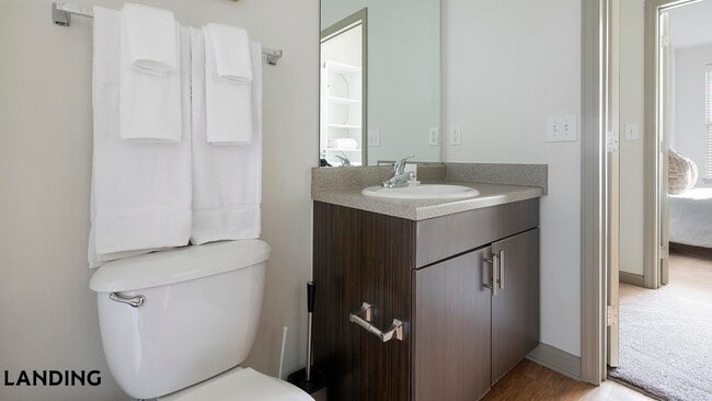 Foto del edificio - 10051 Perimeter Station Dr