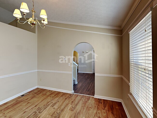 Building Photo - 4870 Bixby Ridge Dr E