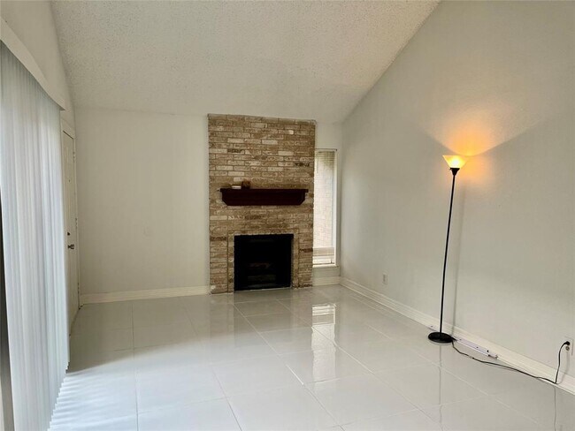 Foto del edificio - 12544 Wellington Park Dr