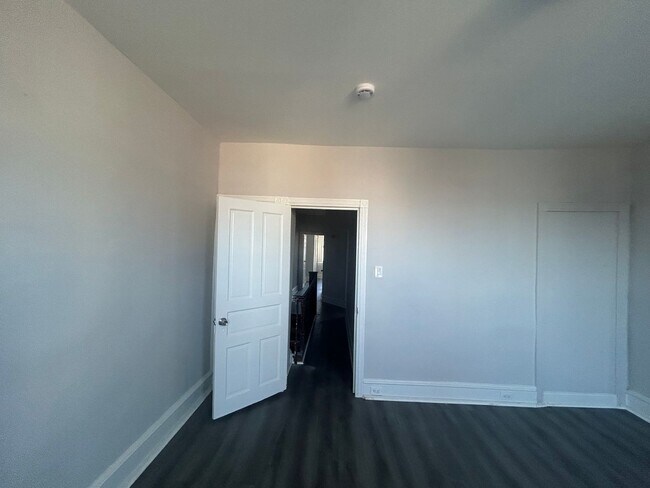 Foto del edificio - Large 4Br house with 4BTR PHA voucher !