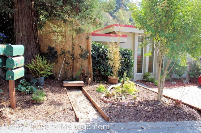 Building Photo - 2 br, 1 bath House - 224 Sand Street
