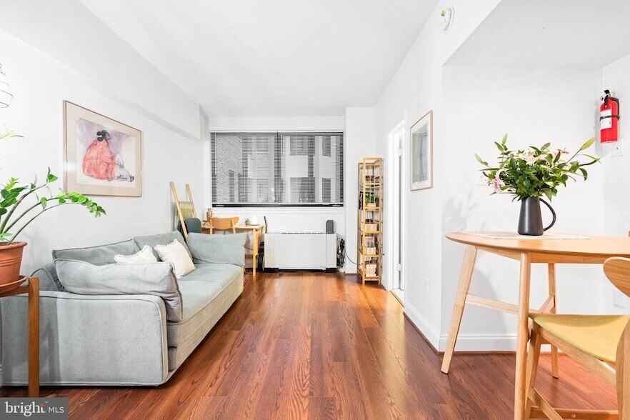 Foto principal - 1701 16th St NW