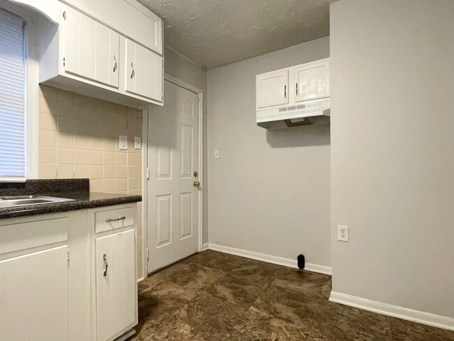 Building Photo - 3016 Wimpole Ave