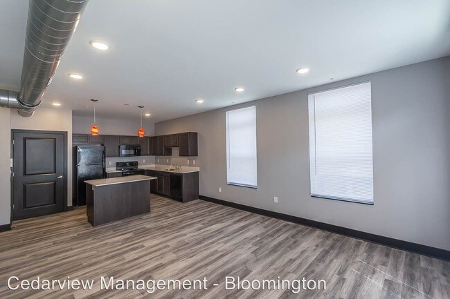 Building Photo - 215 S Walnut St