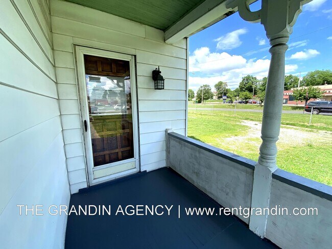 Foto del edificio - 909 13th St SE