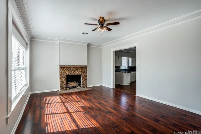 Building Photo - 2739 SE Loop 410