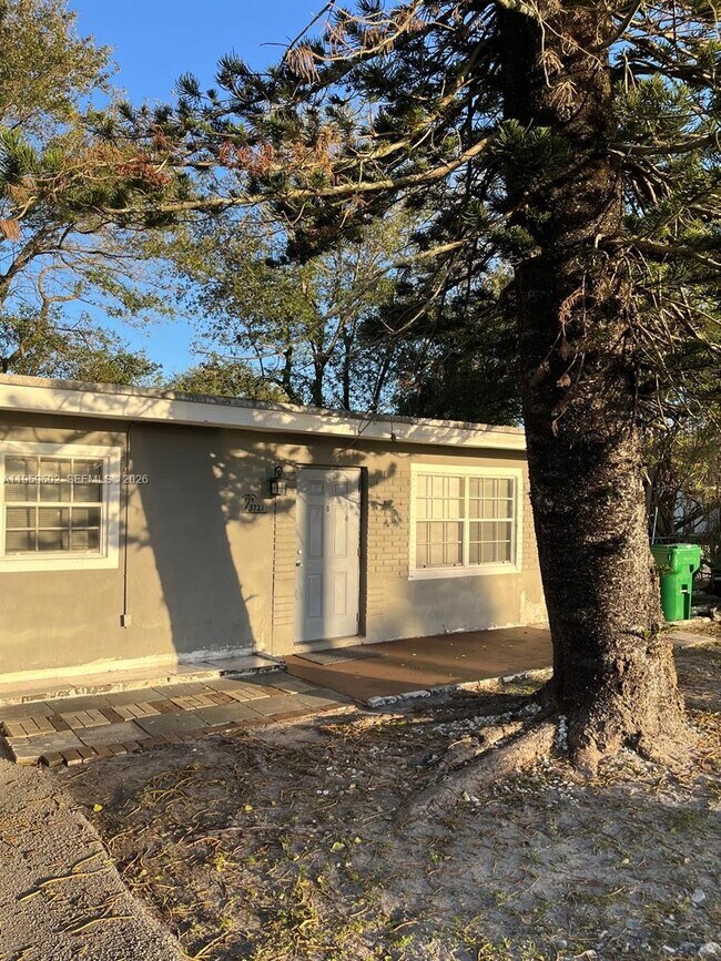 Building Photo - 3721 SW 62nd Ave