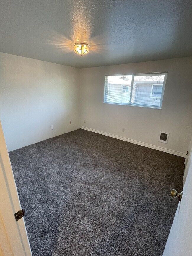 Foto del edificio - 130 NE Conifer Blvd