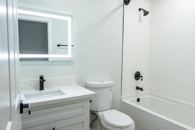 Interior Photo - 1620 South Bentley Ave