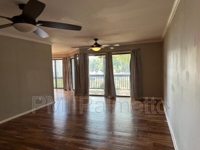 Foto del edificio - 246 Shoreline Dr