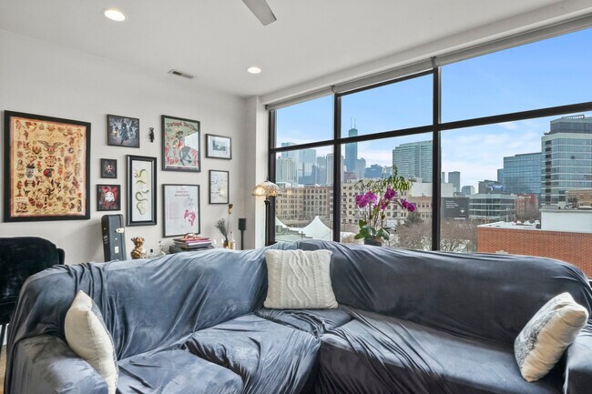 Foto del edificio - 650 N Green St