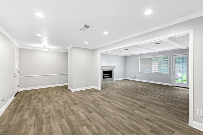 Foto del edificio - 6023 Valkeith Dr