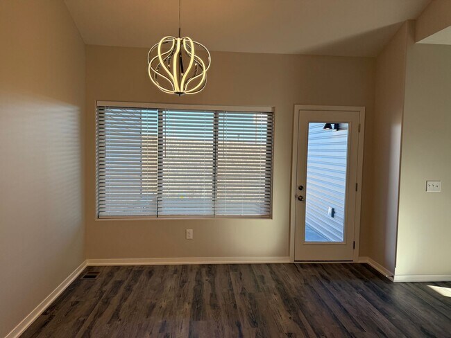 Foto del edificio - 3 bed/3bath ranch townhome in North Lincoln