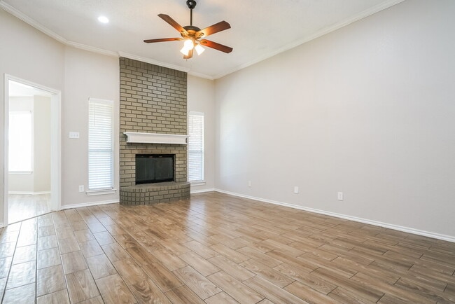 Building Photo - 512 Arbor Ln