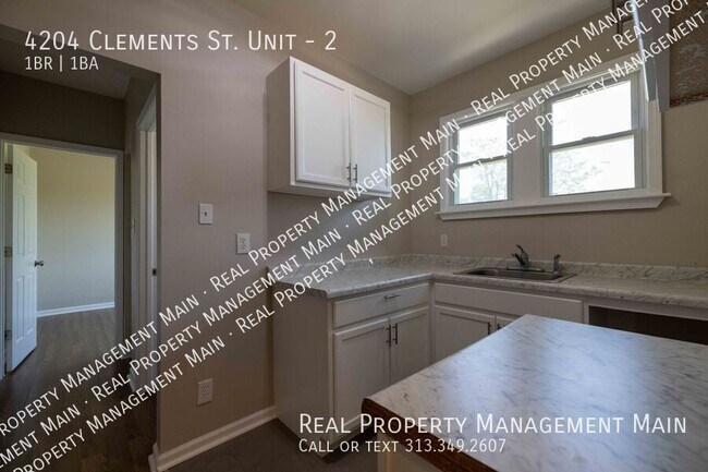 Foto del edificio - 4204 Clements St