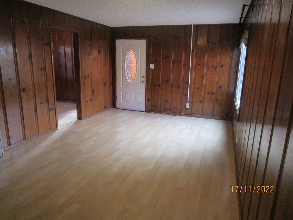 Liv - 1927 Barrett Ave