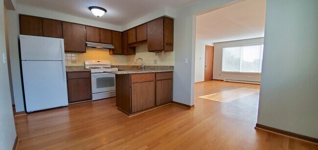 Building Photo - 3131 Elm St