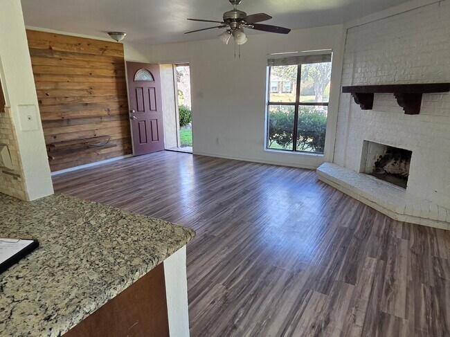 Foto del edificio - 2202 East Crosby Road