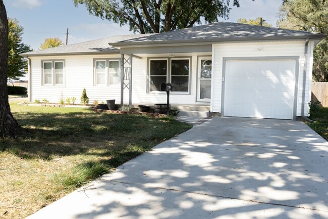 Building Photo - 3541 S Southwood Dr
