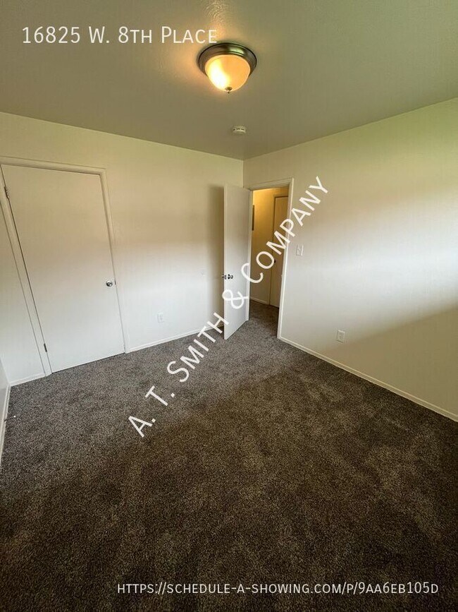 Building Photo - Pet Friendly Golden 2 bed 1 bath with Wash...