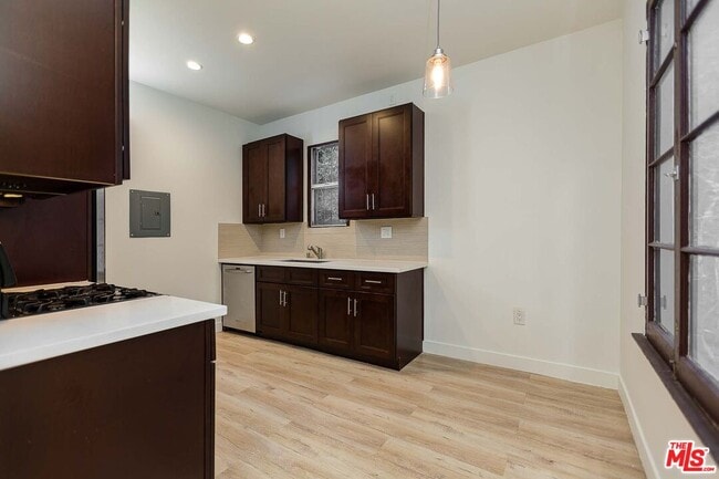 Building Photo - 7223 Willoughby Ave